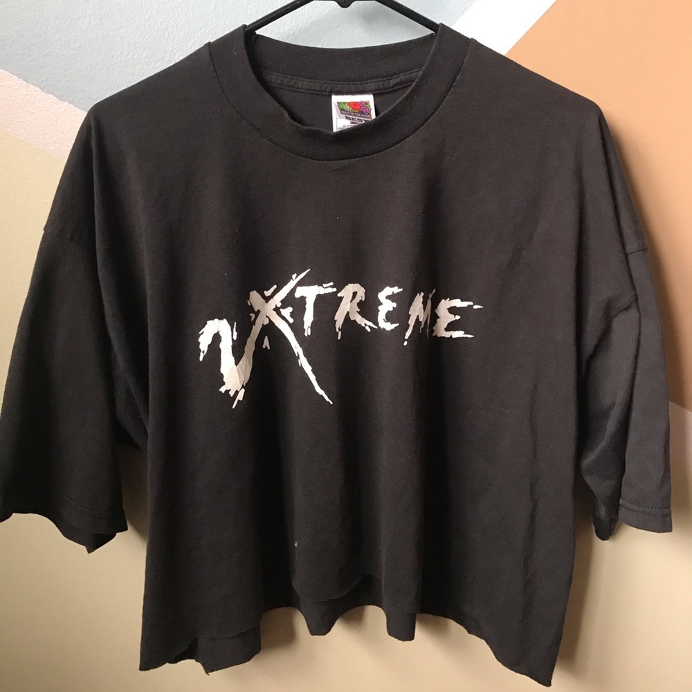 ✨Extreme t-shirt/crop top✨